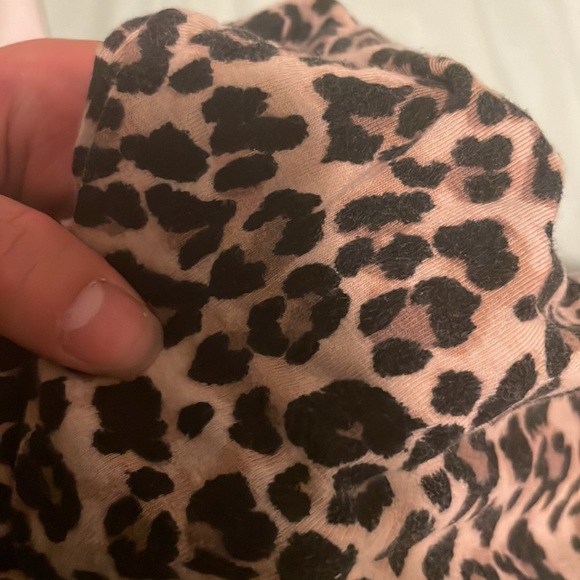 Cute crop top w V-neck - Picture 3 of 3